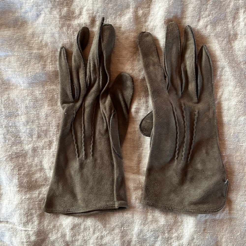 Never worn gray suede gloves